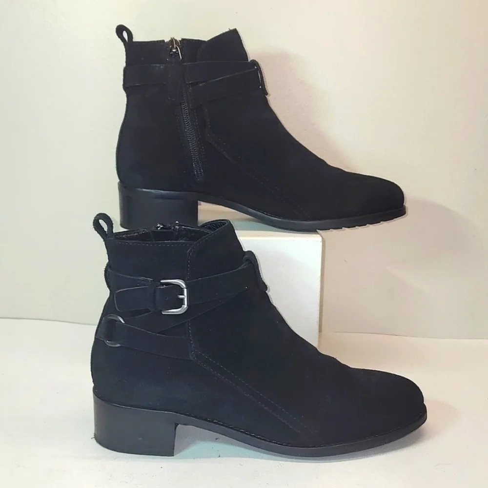 AQUATALIA Black suede low (1-1.9 in heel size 6.5